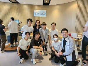 26 SFU Physiotherapy students and teachers participated in the SMART Fest to promote the importance of regular exercise and healthy lifestyles.